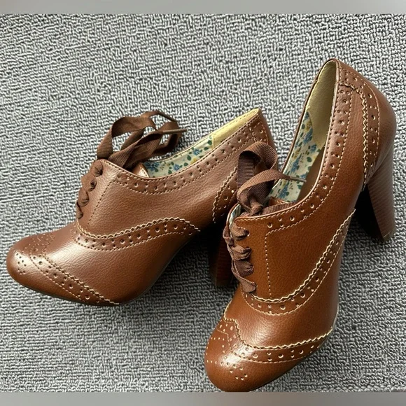 American Eagle wingtip Oxford vintage inspired heels, 6 - Picture 6 of 6